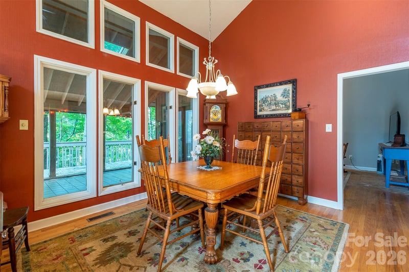 10 Chestnut Ridge Rd, Mills River, NC 28759