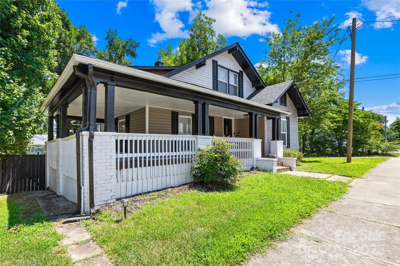 911 Wilson W Lee Blvd, Statesville, NC 28677