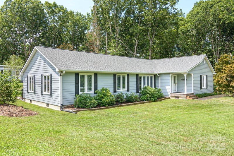 231 Kimberly Ann Dr, Hendersonville, NC 28792