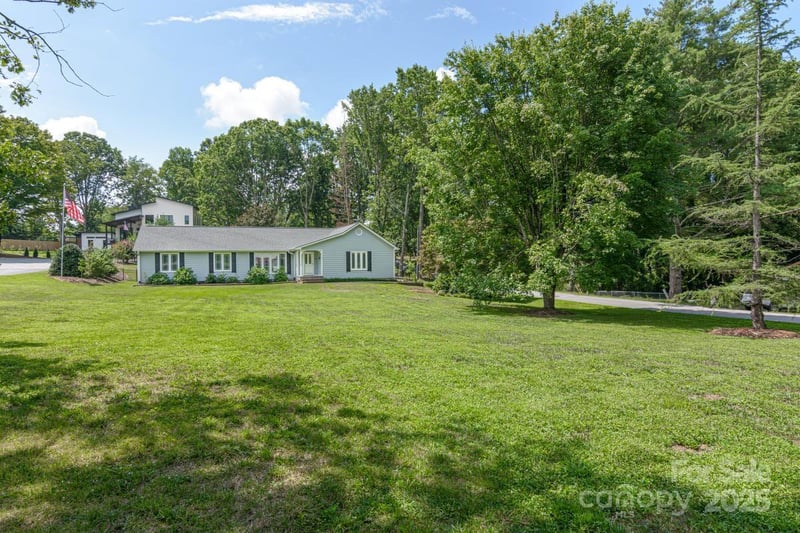 231 Kimberly Ann Dr, Hendersonville, NC 28792