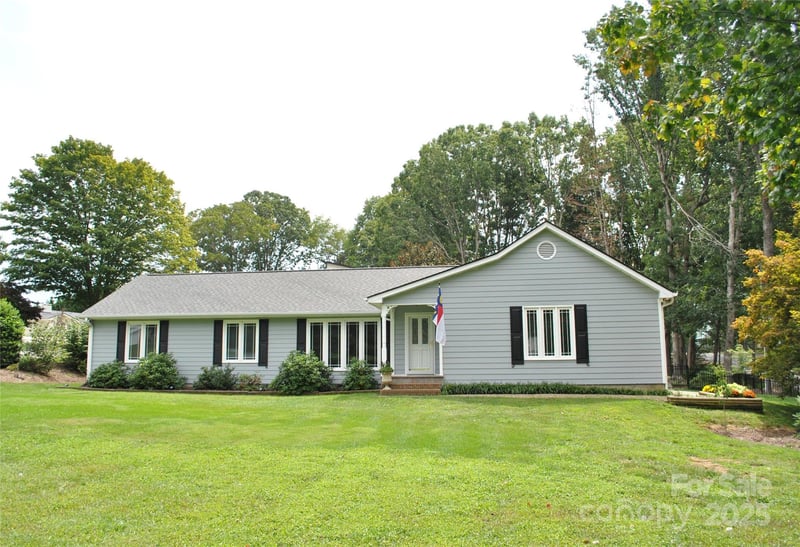 231 Kimberly Ann Dr, Hendersonville, NC 28792