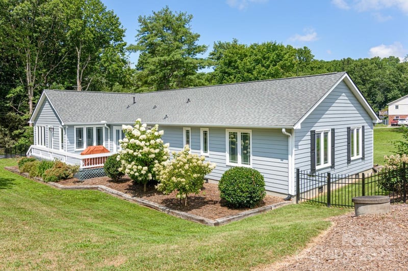 231 Kimberly Ann Dr, Hendersonville, NC 28792