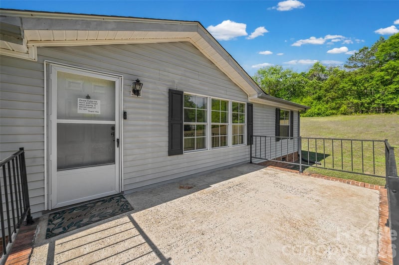 953 Bollinger Pond Dr, Clover, SC 29710