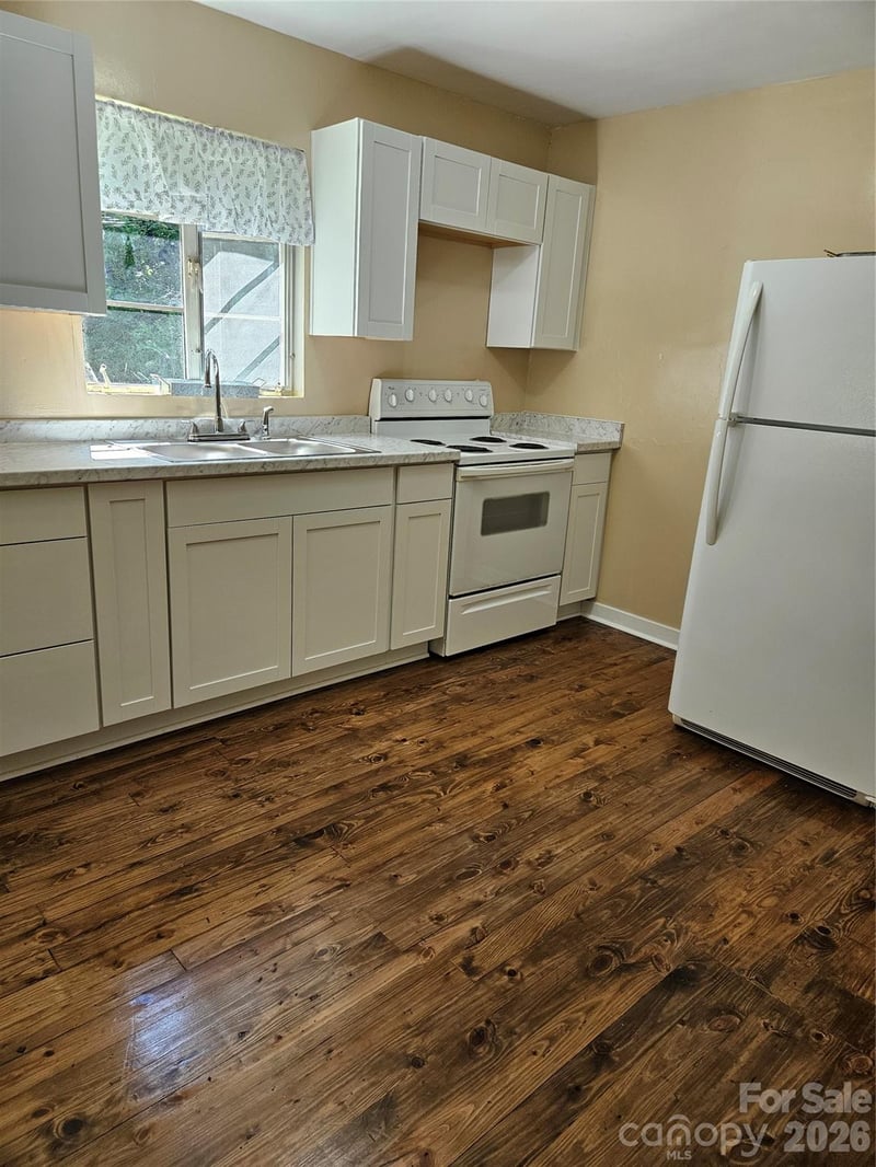 72 Mills Gap Rd, Asheville, NC 28803