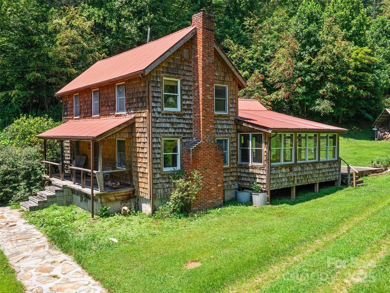 9065 Nc 63 Hw, Leicester, NC 28748