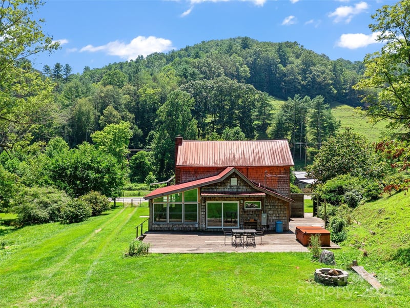 9065 Nc 63 Hw, Leicester, NC 28748