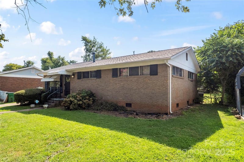 2515 Alleghany St, Charlotte, NC 28208