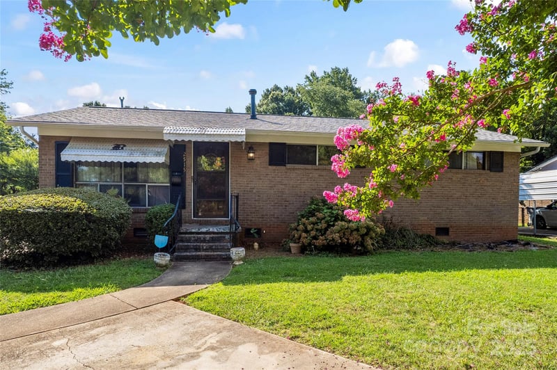 2515 Alleghany St, Charlotte, NC 28208
