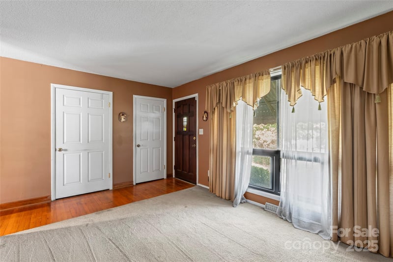 2515 Alleghany St, Charlotte, NC 28208