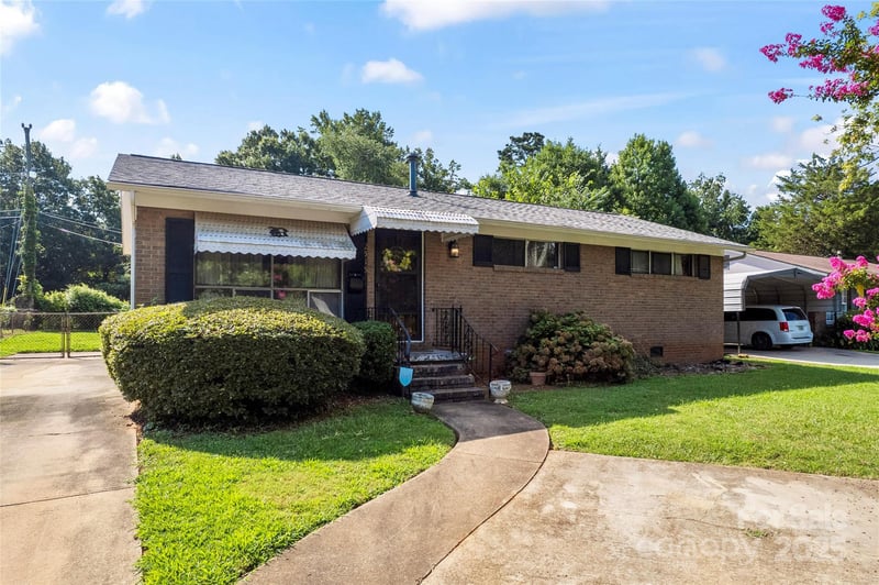 2515 Alleghany St, Charlotte, NC 28208