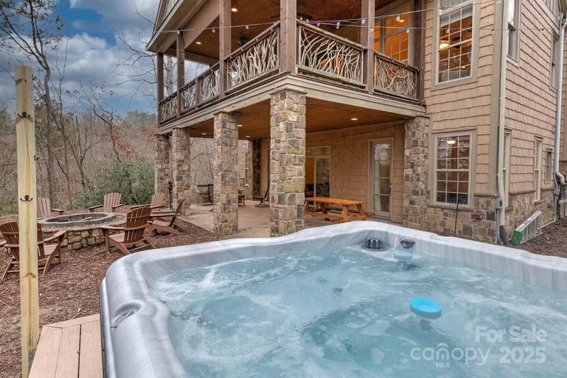 376 Grandview Dr, Lake Lure, NC 28746