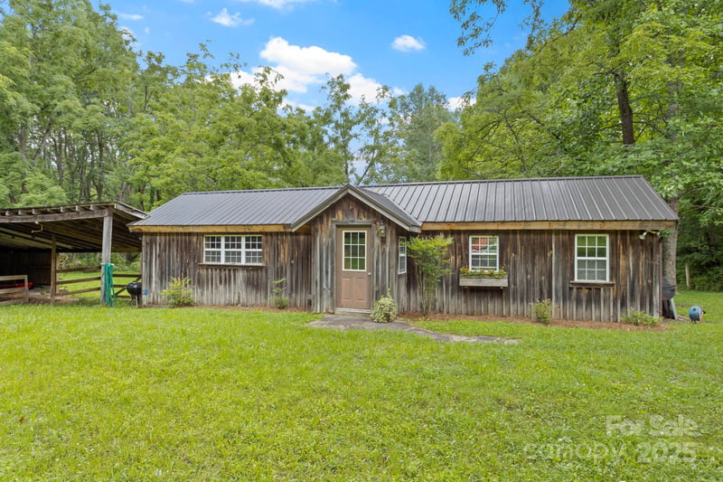 Bobs Creek Rd, Zirconia, NC 28790