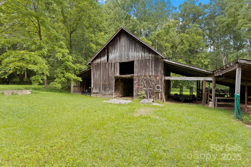 Bobs Creek Rd, Zirconia, NC 28790