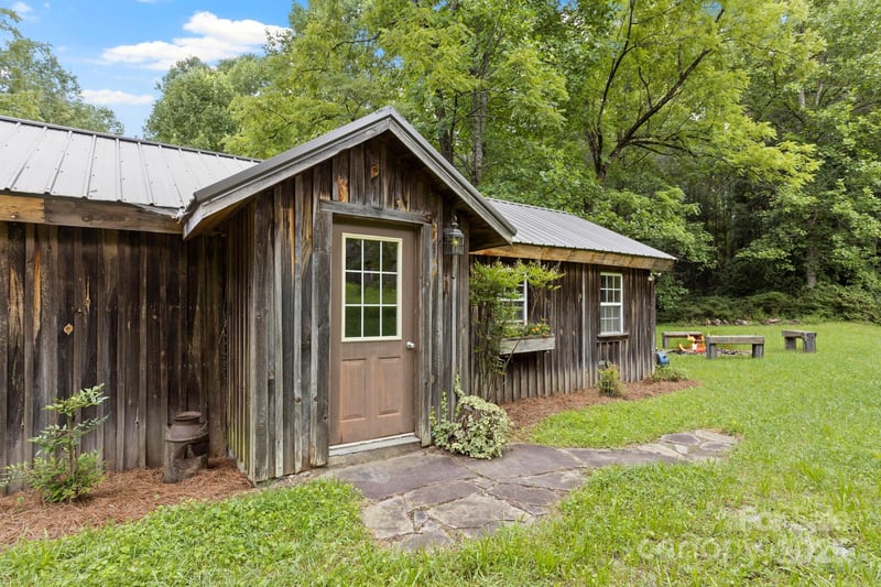 Bobs Creek Rd, Zirconia, NC 28790