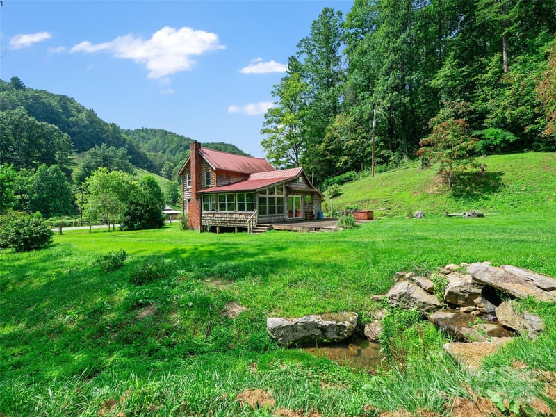 9065 Nc 63 Hw, Leicester, NC 28748