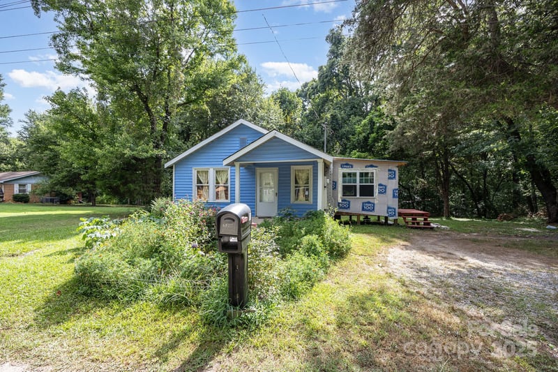 1110 Wall St, Statesville, NC 28677