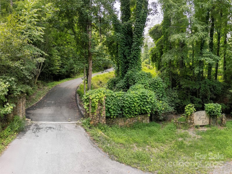 Willow Falls Ln, Hendersonville, NC 28792