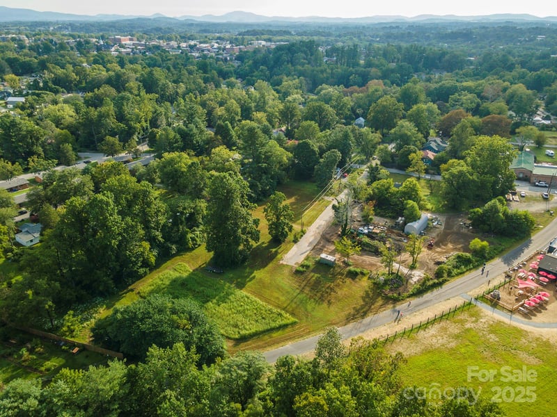 99999 Dale St, Hendersonville, NC 28792
