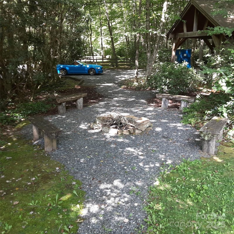 Damselfly Ct, Spruce Pine, NC 28777