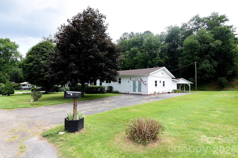 86 Skyview Dr, Waynesville, NC 28786