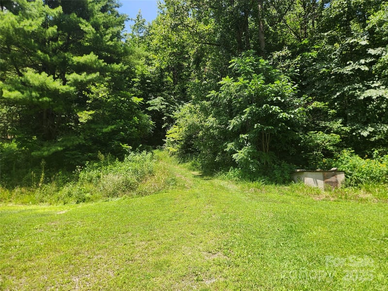 2003 Zacks Fork Rd, Lenoir, NC 28645