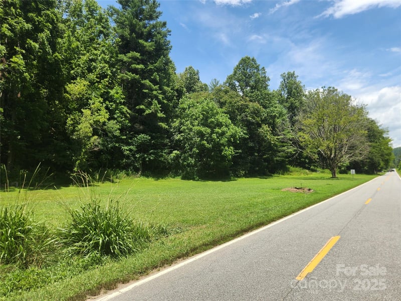2003 Zacks Fork Rd, Lenoir, NC 28645