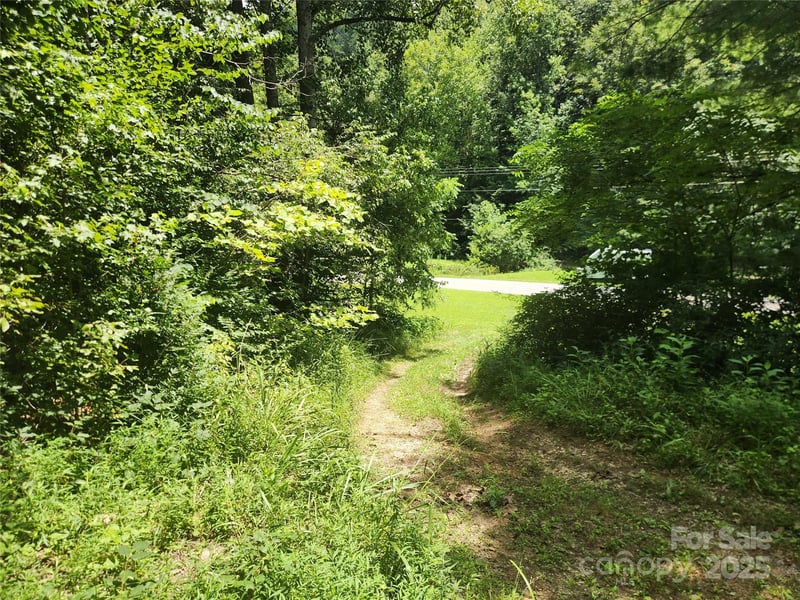 2003 Zacks Fork Rd, Lenoir, NC 28645