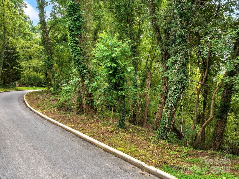 99999 Windsor Rd, Asheville, NC 28804