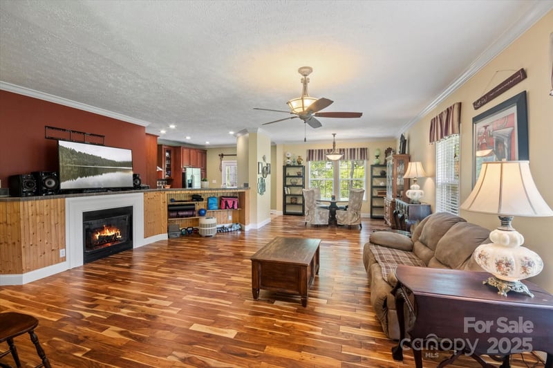 142 Pinners Cove Rd, Asheville, NC 28803