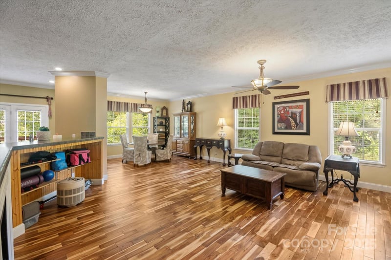 142 Pinners Cove Rd, Asheville, NC 28803