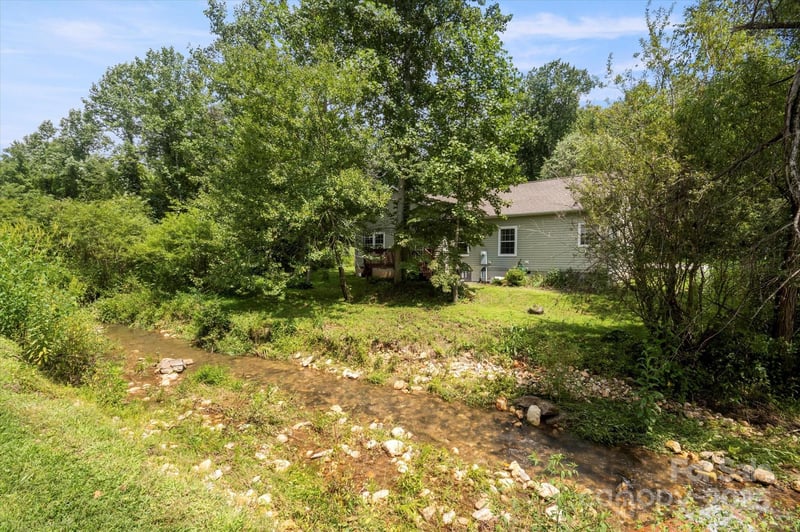 142 Pinners Cove Rd, Asheville, NC 28803