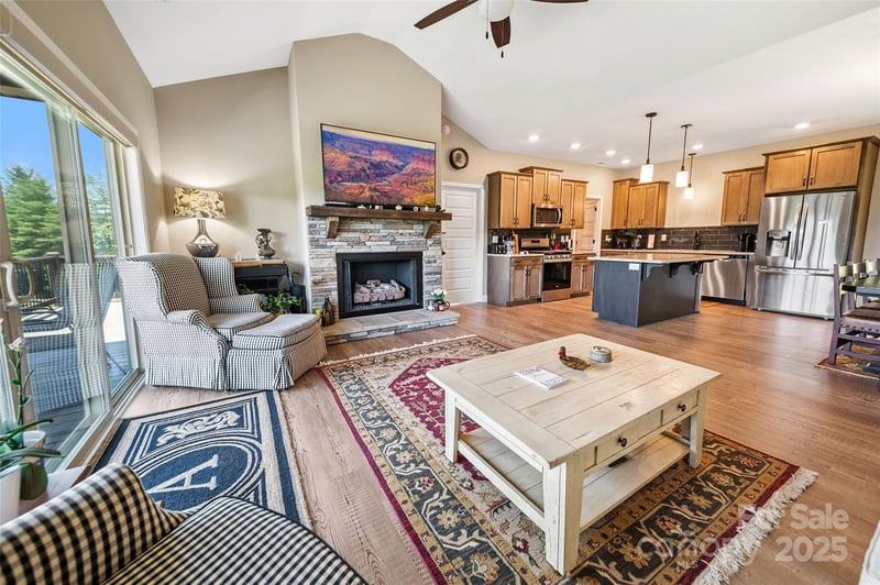 71 Banks Creek Rd, Burnsville, NC 28714
