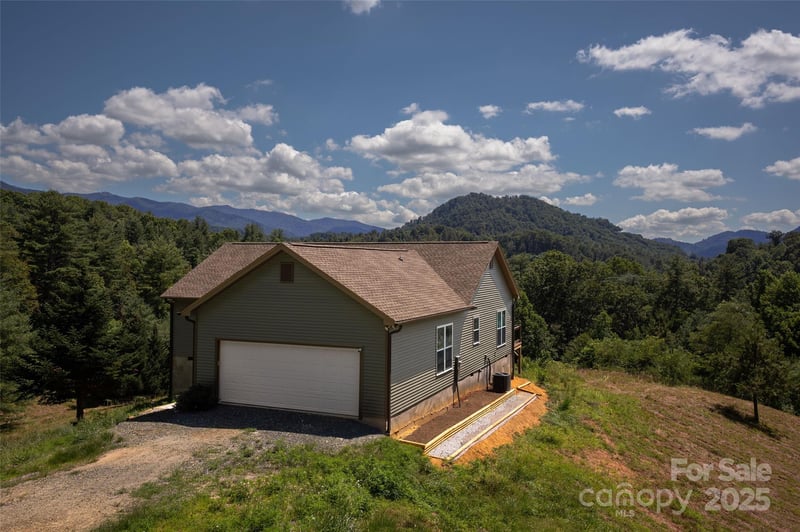 71 Banks Creek Rd, Burnsville, NC 28714
