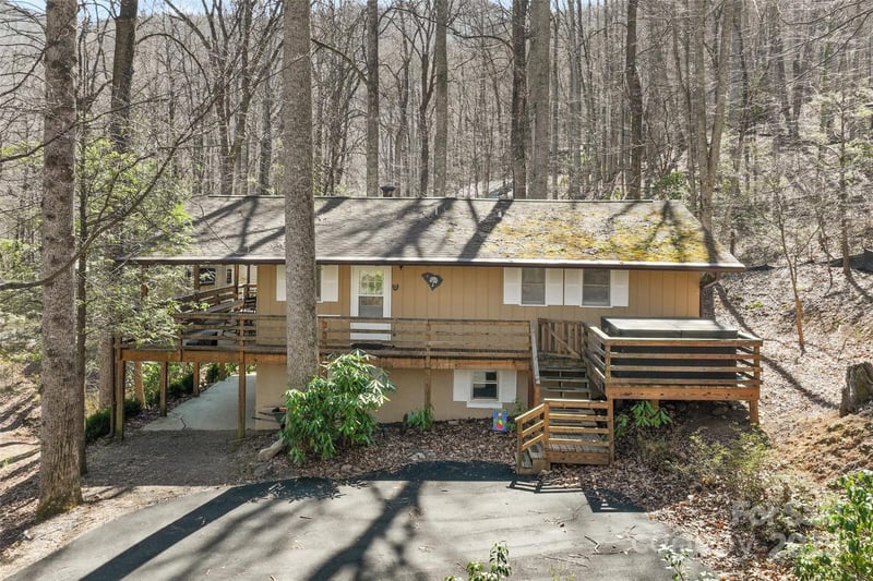 679 Locust Dr, Maggie Valley, NC 28751