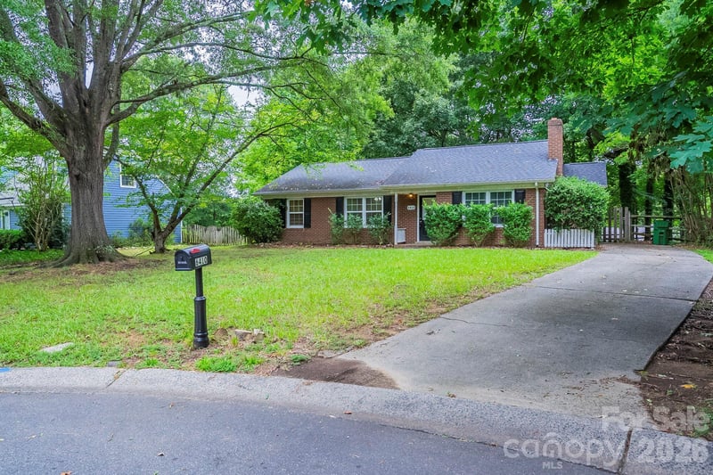 6410 Pineburr Ct, Charlotte, NC 28211