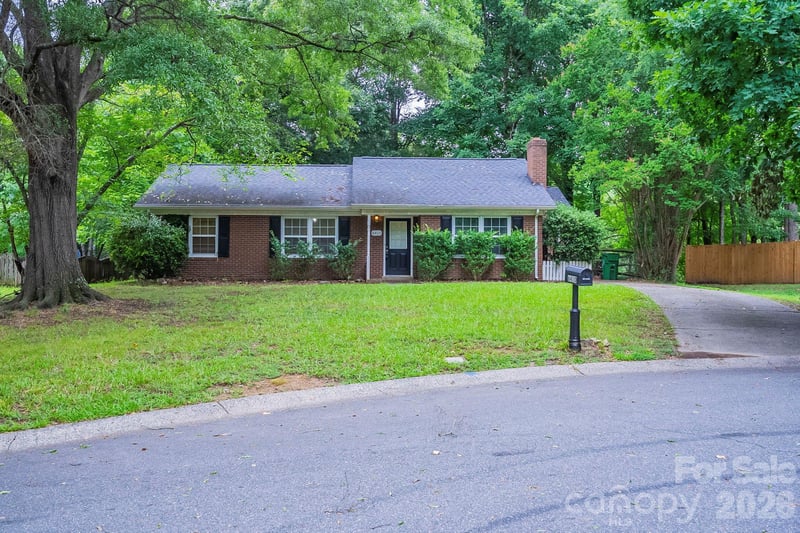 6410 Pineburr Ct, Charlotte, NC 28211
