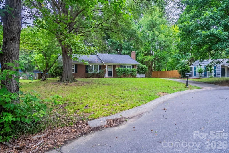 6410 Pineburr Ct, Charlotte, NC 28211