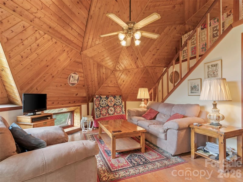 60 Persimmons Ln, Burnsville, NC 28714