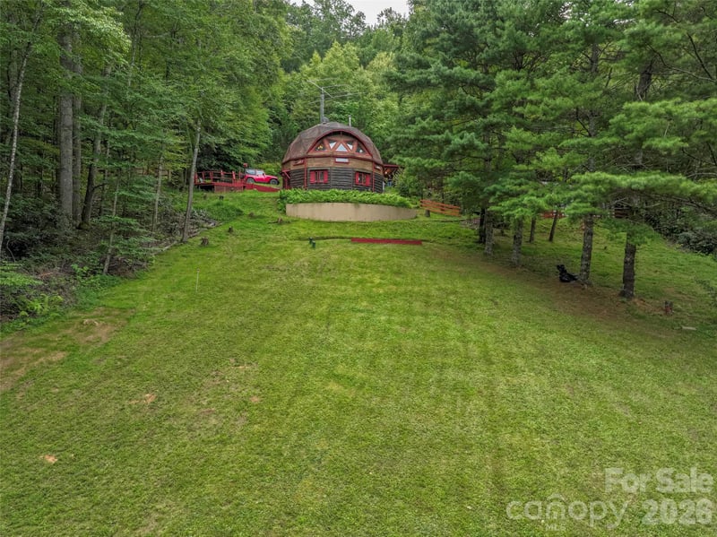 60 Persimmons Ln, Burnsville, NC 28714
