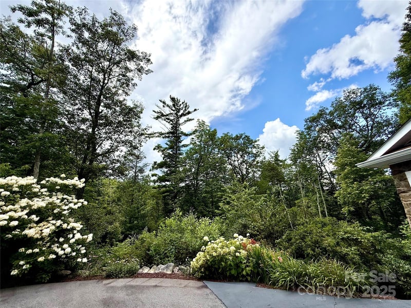 7230 Hideaway Ln, Newland, NC 28657
