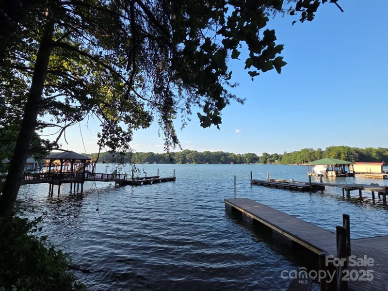 7326 Right Angle St, Sherrills Ford, NC 28673