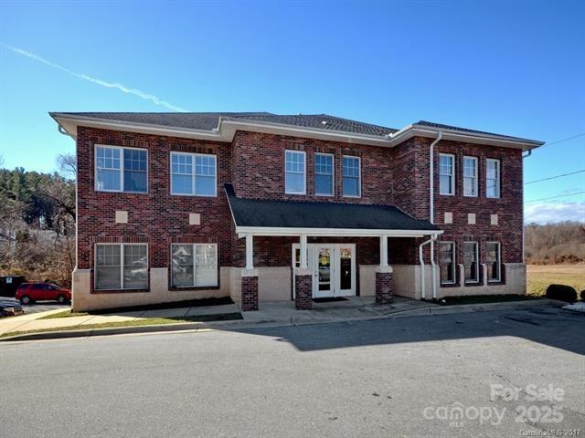 120 Chadwick Square Ct #A, Hendersonville, NC 28739