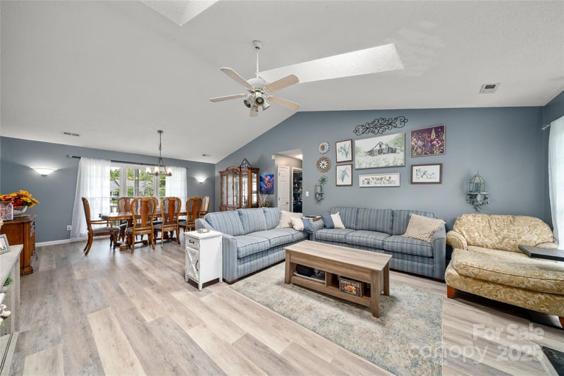 60 Southchase Dr, Fletcher, NC 28732