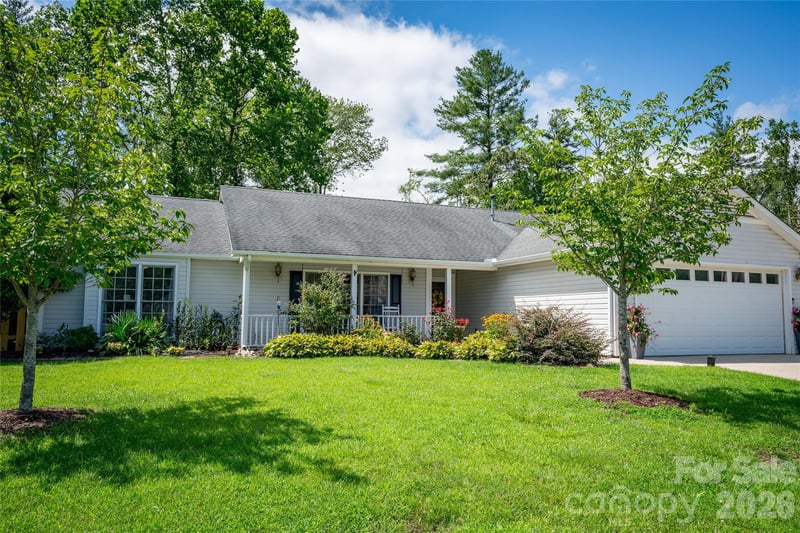 60 Southchase Dr, Fletcher, NC 28732