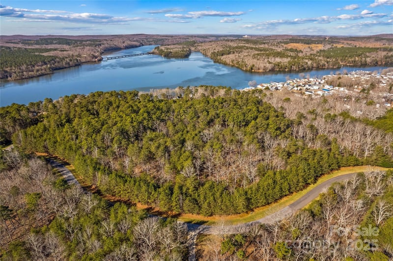 642 Whisper Lake Dr, New London, NC 28127