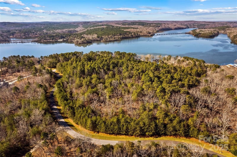 642 Whisper Lake Dr, New London, NC 28127