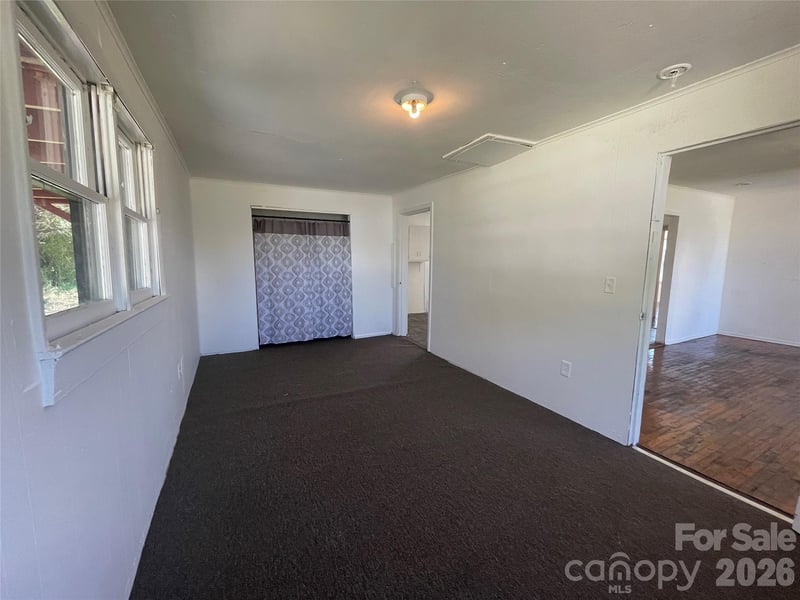 51 Robinson St, Waynesville, NC 28786