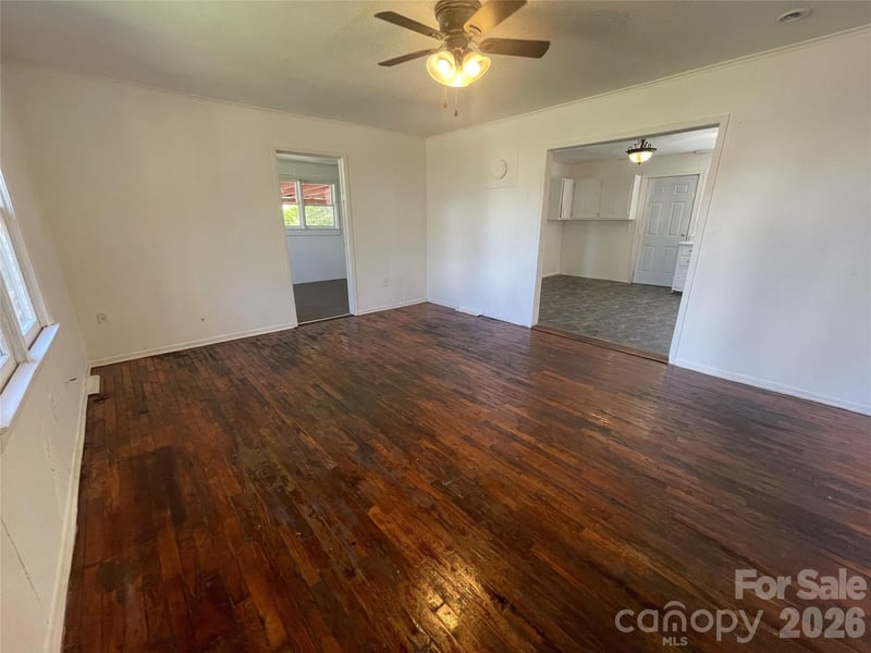 51 Robinson St, Waynesville, NC 28786