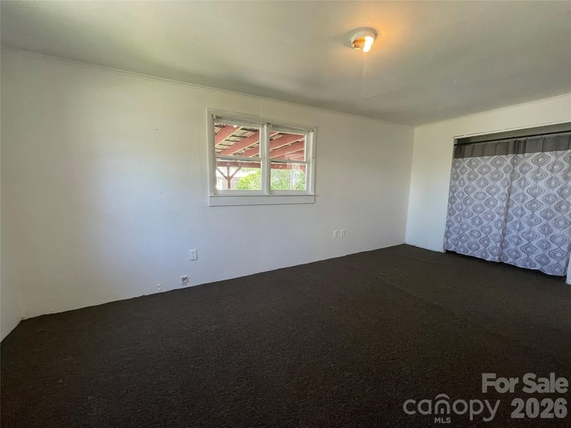 51 Robinson St, Waynesville, NC 28786