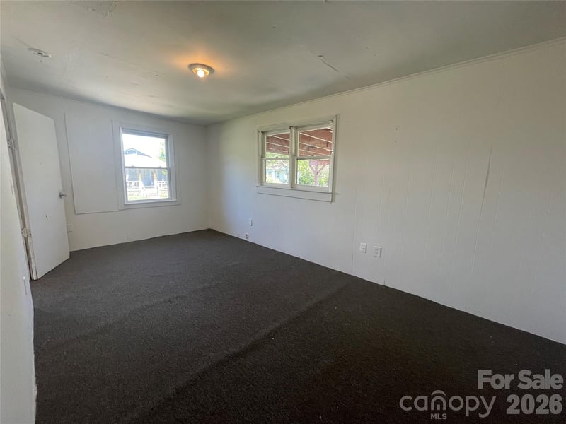 51 Robinson St, Waynesville, NC 28786